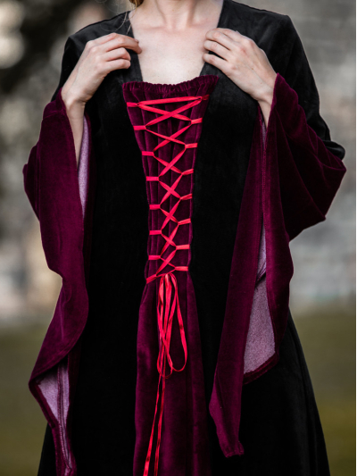 Trollfelsen Mittelalter Kleid Leo Carbone Circe schwarz rot7